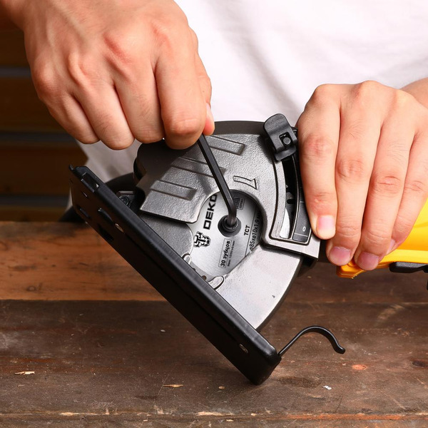 Дисковая пила DEKO CS1050-D (083-1103)