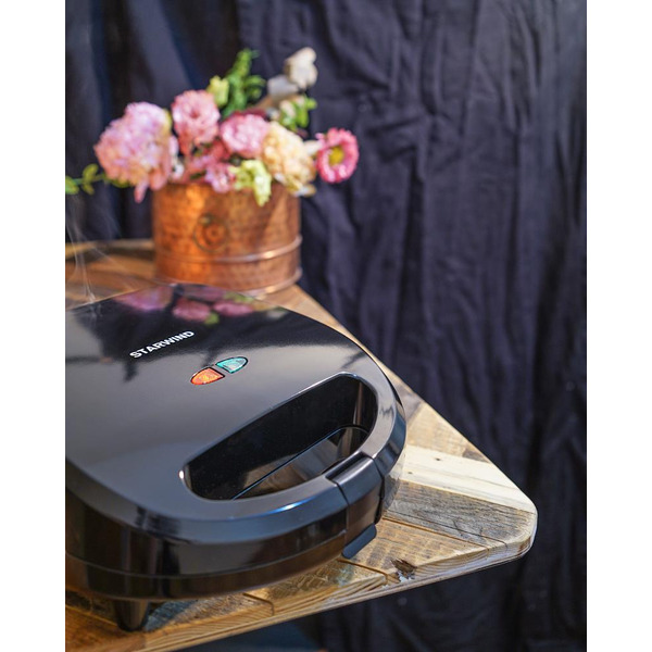 Сэндвичница StarWind SSM2301