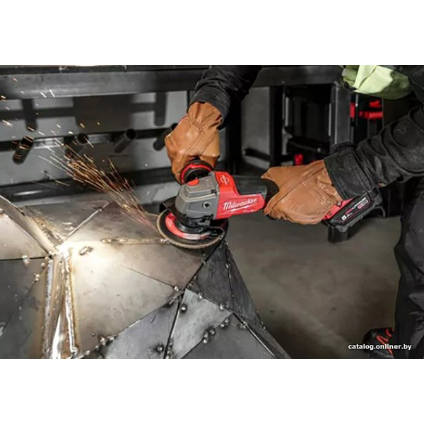 Угловая шлифмашина Milwaukee M18 ONEFSAG 125XPDB-502X Fuel 4933478435 (с 2-мя АКБ)