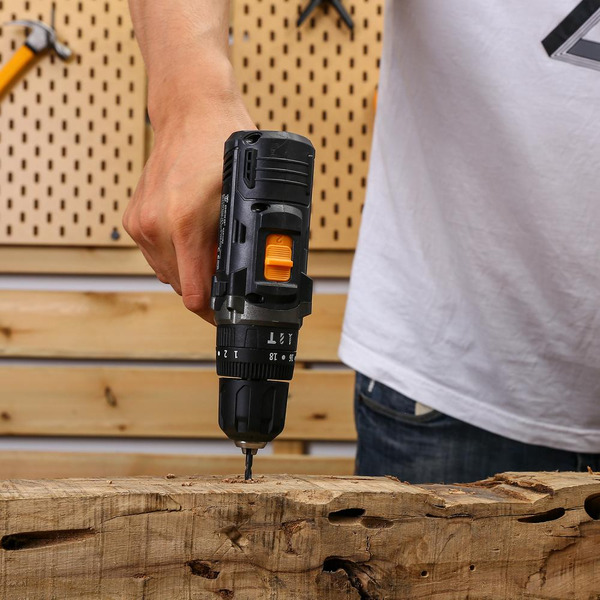 Дрель-шуруповерт Deko GCD12DU3 SET4 063-4038 (с 2-мя АКБ, кейс, набор оснастки)