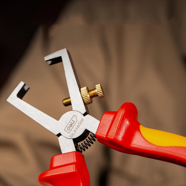 Клещи диэлектрические Deli EDL515006