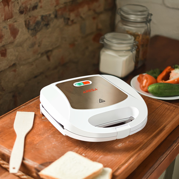 Сэндвичница ARESA AR-1205