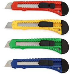 Нож канцелярский большой с насечками на ручке 18 мм SPONSOR SC023