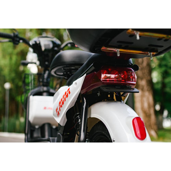 Электроскутер AVM Delta (белый)