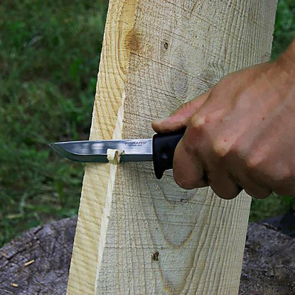 Нож бытового назначения с точилкой FISKARS (1023617)