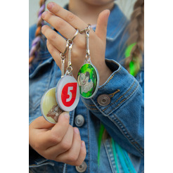 Брелок сувенирный "Дай пять Добру" Капибара с наушниками