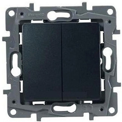 Переключатель Legrand Etika 672612