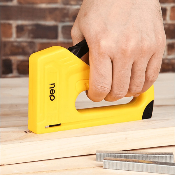 Пистолет скобозабивной DELI EDL238002