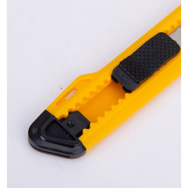 Нож канцелярский DELI 2001