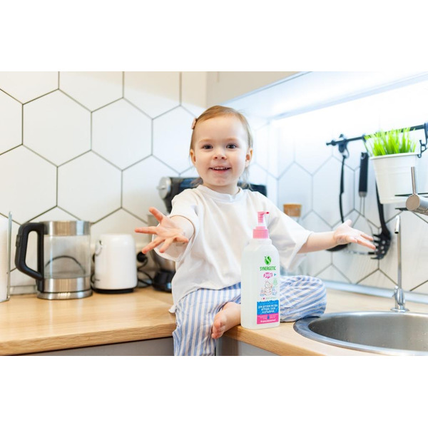 Средство для посуды, детских игрушек и бутылочек SYNERGETIC антибактериальное, гипоаллергенное, без запаха, 0,5л (103054)