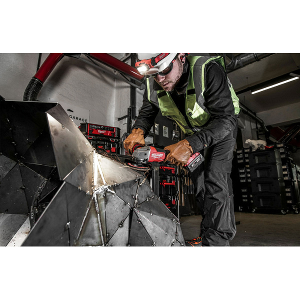 Угловая шлифмашина Milwaukee M18 ONEFSAG 125XPDB-502X Fuel 4933478435 (с 2-мя АКБ)