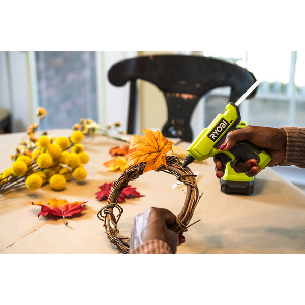 Термоклеевой пистолет Ryobi RGLM18-0 (5133005001) без АКБ