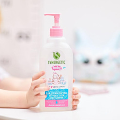 Средство для посуды, детских игрушек и бутылочек SYNERGETIC антибактериальное, гипоаллергенное, без запаха, 0,5л (103054)