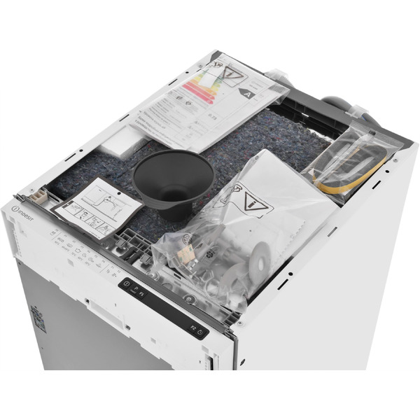 Встраиваемая посудомоечная машина Indesit DIS 1C69