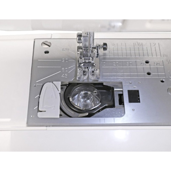 Швейная машина JANOME Clio 200