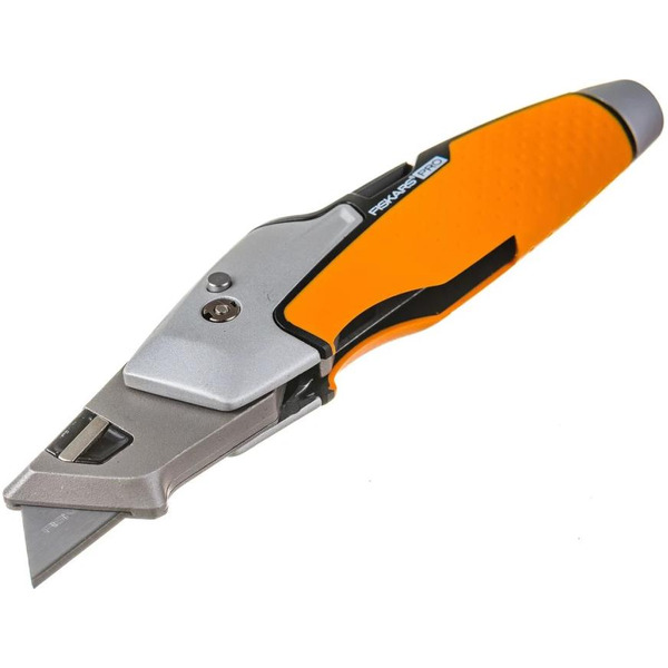 Малярный нож со сменным лезвием Fiskars CarbonMax 1027225