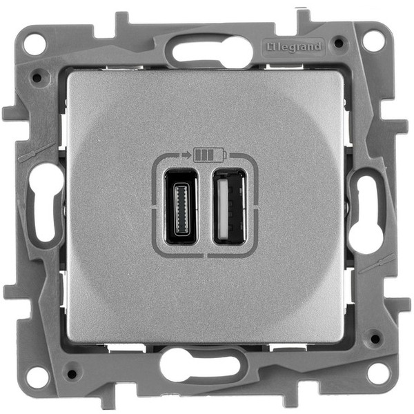 Розетка Legrand Etika 672436