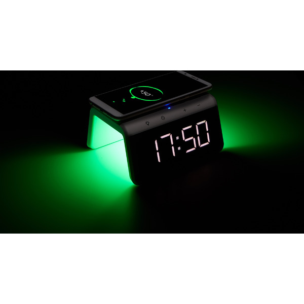 Часы-будильник с быстрой беспроводной зарядкой и ночником EVOLUTION QWC-102 (черный)