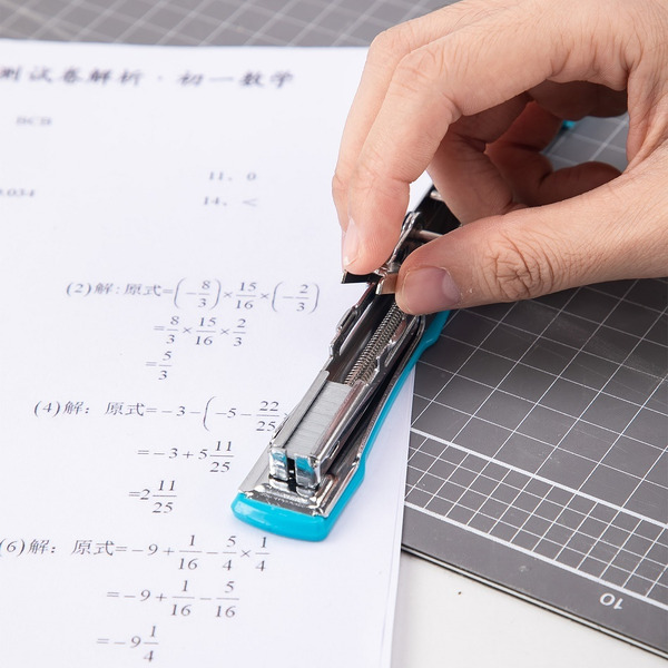 Степлер DELI 0224F (скобы № 10)