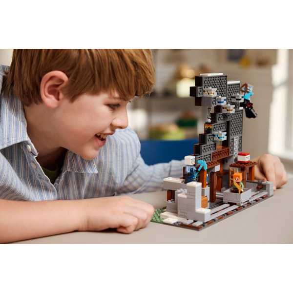 Конструктор Lego Minecraft Шахта Кирка 21277