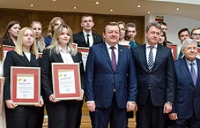 Награждение победителей конкурса юных дипломатов