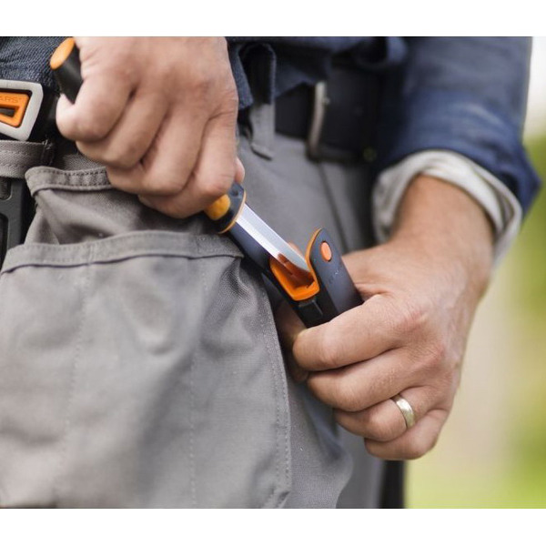 Нож бытового назначения с точилкой FISKARS (1023617)