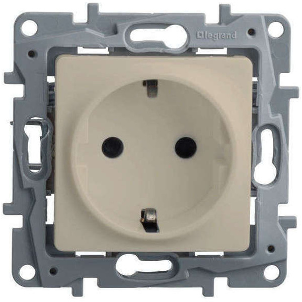 Розетка Legrand Etika 672322