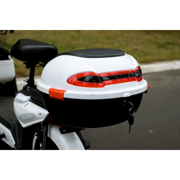 Электроскутер AVM Delta (белый)