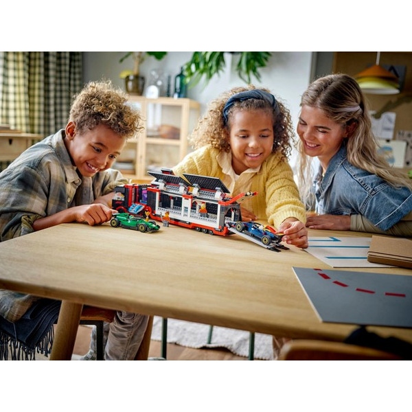 Конструктор LEGO City 60445 Грузовик F1 с болидами RB20 и AMR24 F1