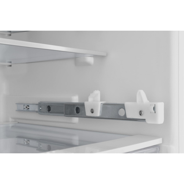 Встраиваемый холодильник ZUGEL ZRI1760FNF