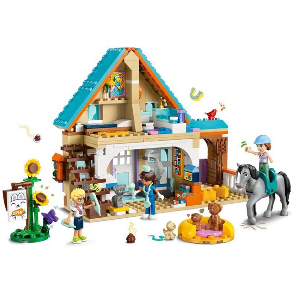 Конструктор Lego Friends Ветеринарная клиника для лошадей и питомцев 42651