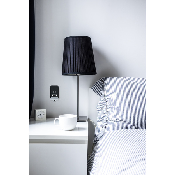 Беспроводное зарядное устройство Legrand Etika 672437