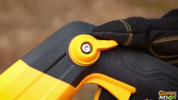 Промышленный пылесос INGCO VC14122