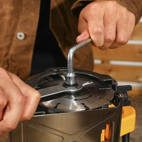 Плиткорез Deko DKCS1450W