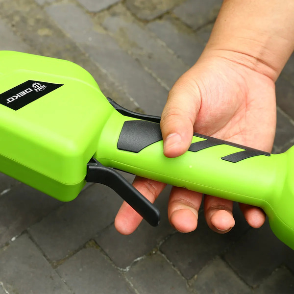 Триммер-кусторез Deko DKTR40 063-4230 (c 2 АКБ и ЗУ)