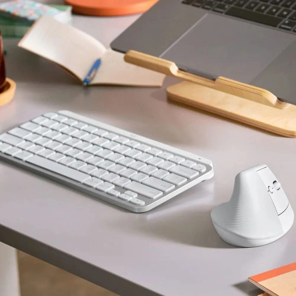 Вертикальная мышь Logitech Lift 910-006486 (белый)