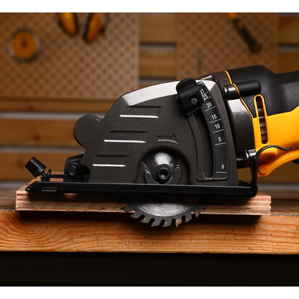 Циркулярная пила Deko DKCS1000 (063-4201)