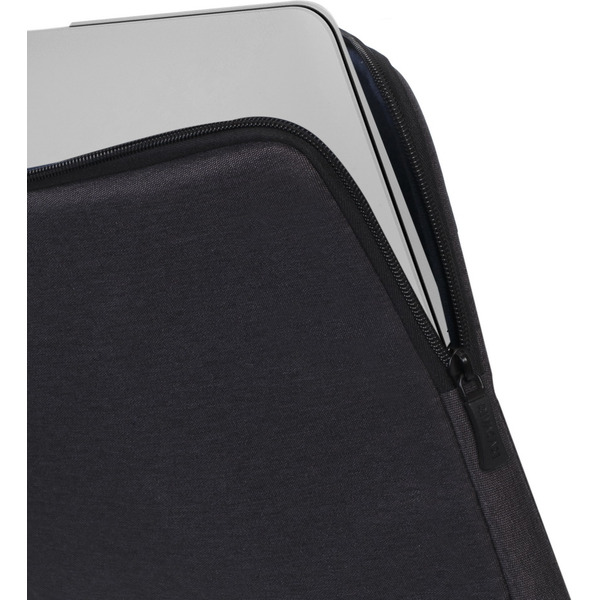 Чехол для ноутбука Rivacase ECO 7704 (черный)