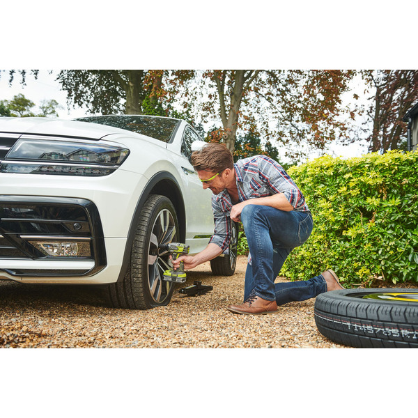 Ударный гайковерт Ryobi ONE+ R18IW7-0 (5133004220 без АКБ и ЗУ)