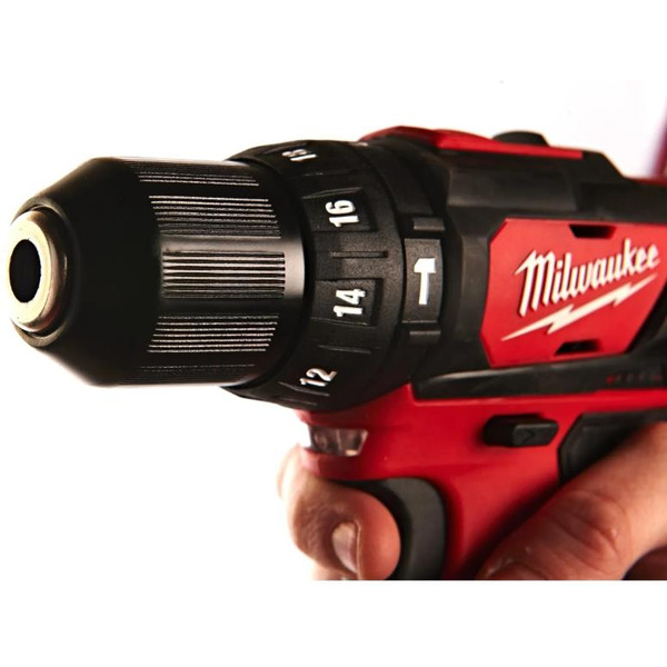 Дрель-шуруповерт Milwaukee M12 BPD-202C 4933441940 (с 2-мя АКБ, кейс)