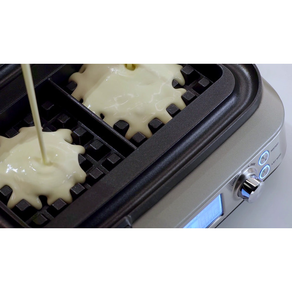 Вафельница BORK G700