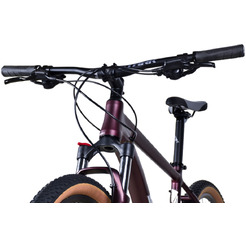 Велосипед Stark Router 27.2 HD 18 2025 (ежевичный матовый/белый призрак)