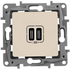 Розетка Legrand Etika 672235