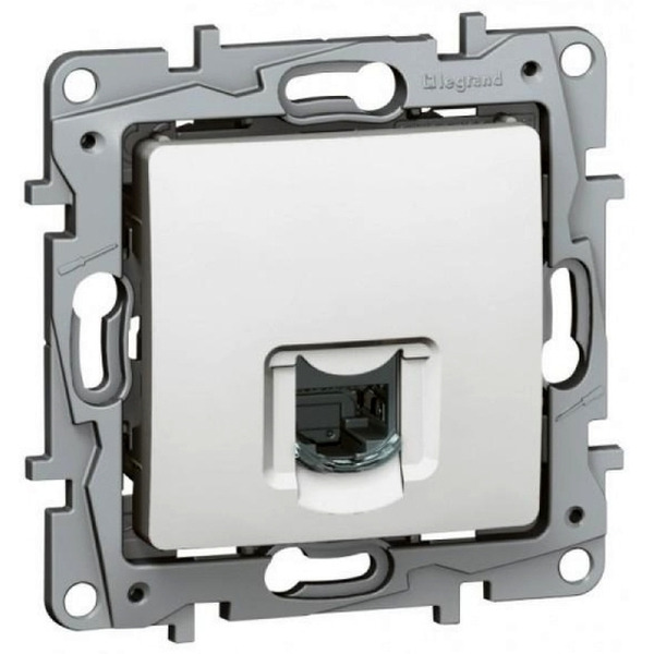 Розетка Legrand Etika 672241