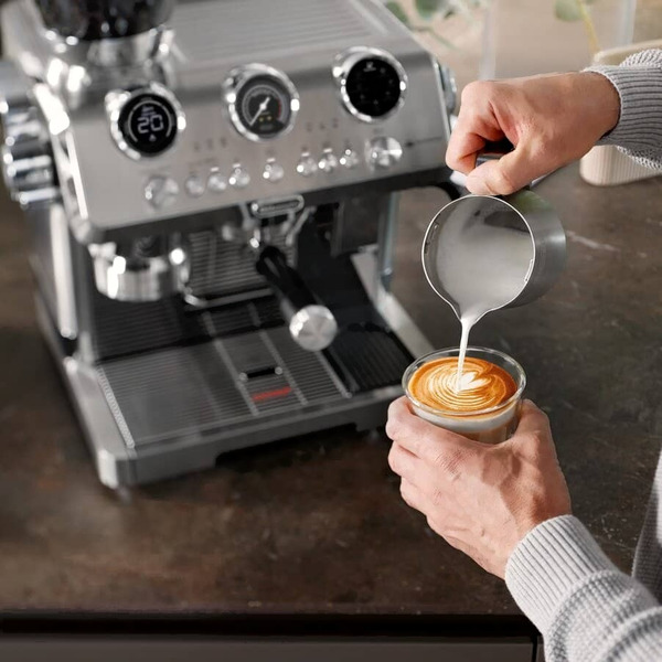 Кофемашина DeLonghi EC9885.M