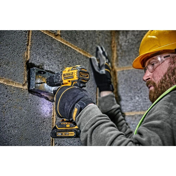 Дрель-шуруповерт DeWalt DCD708D2T-QW (с 2-мя АКБ, кейс)