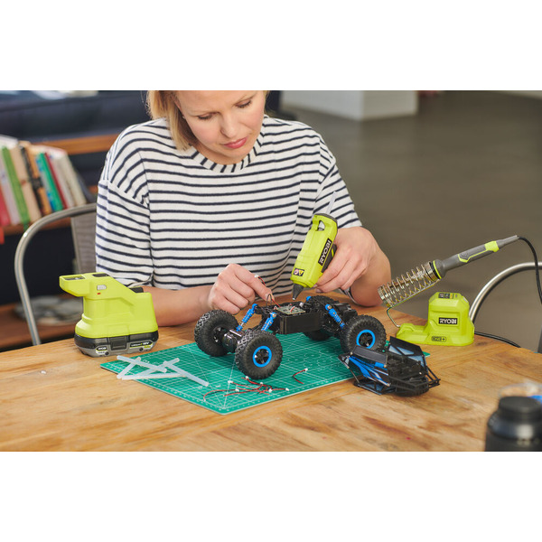 Термоклеевой пистолет Ryobi RGLM18-0 (5133005001) без АКБ