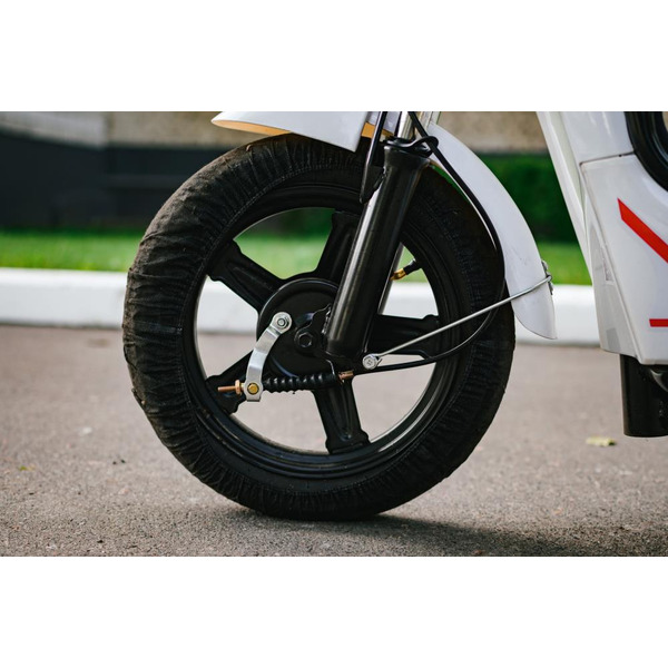 Электроскутер AVM Delta (белый)