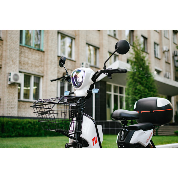 Электроскутер AVM Delta (белый)