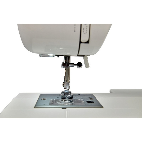 Швейная машина Leader Intense